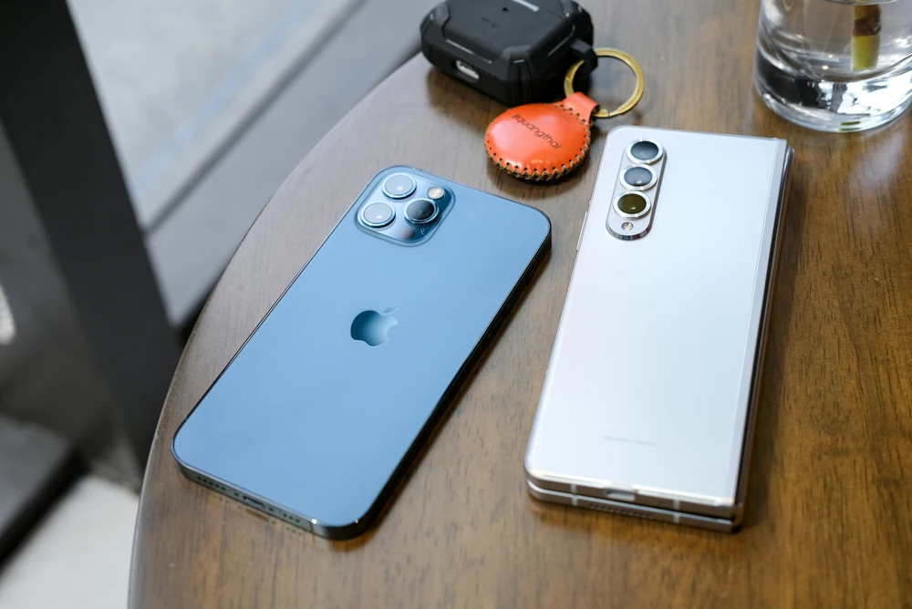 Samsung Galaxy S25 Ultra vs iPhone 17 Pro Max: Battle of the Flagships