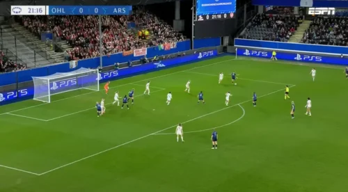 Arsenal Women playing